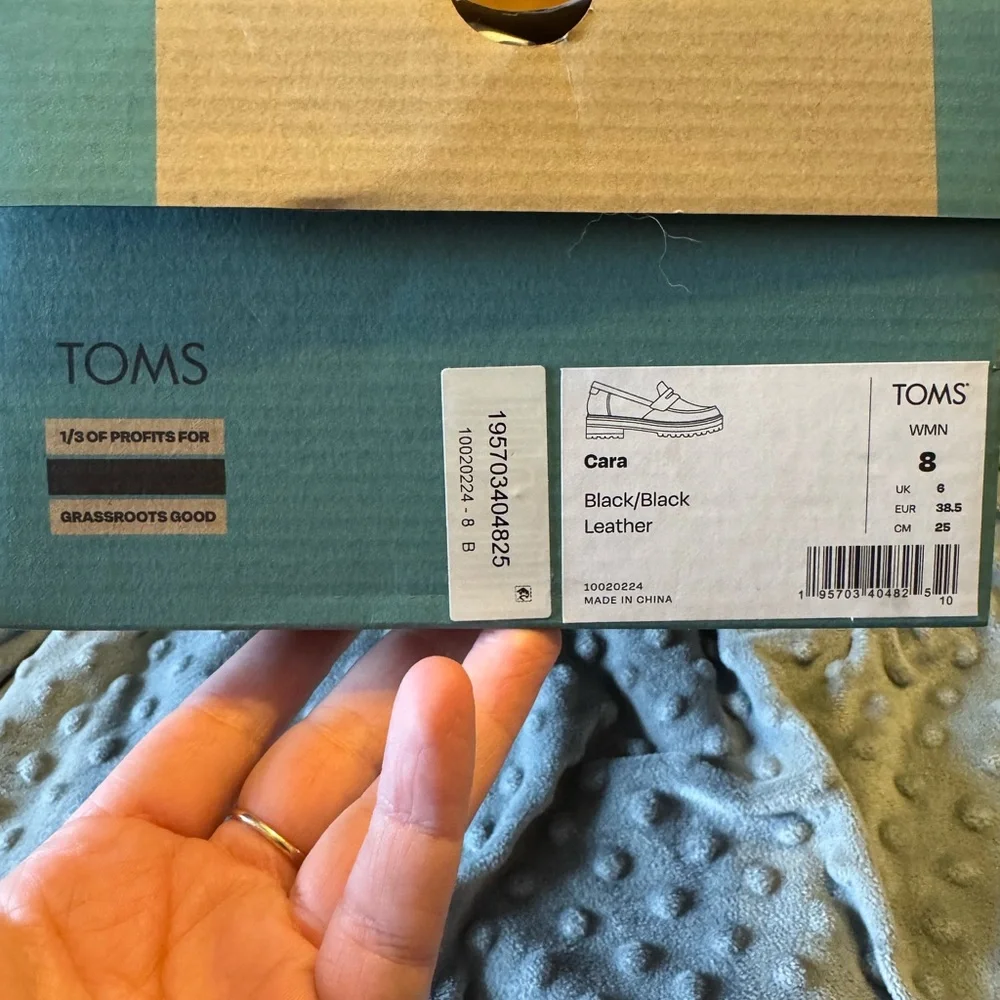 NIB Toms Cara Black Loafers - Picture 7 of 9